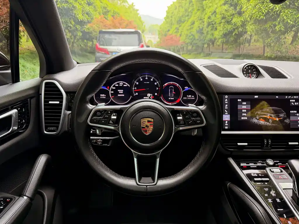 Porsche Cayenne - фото 9