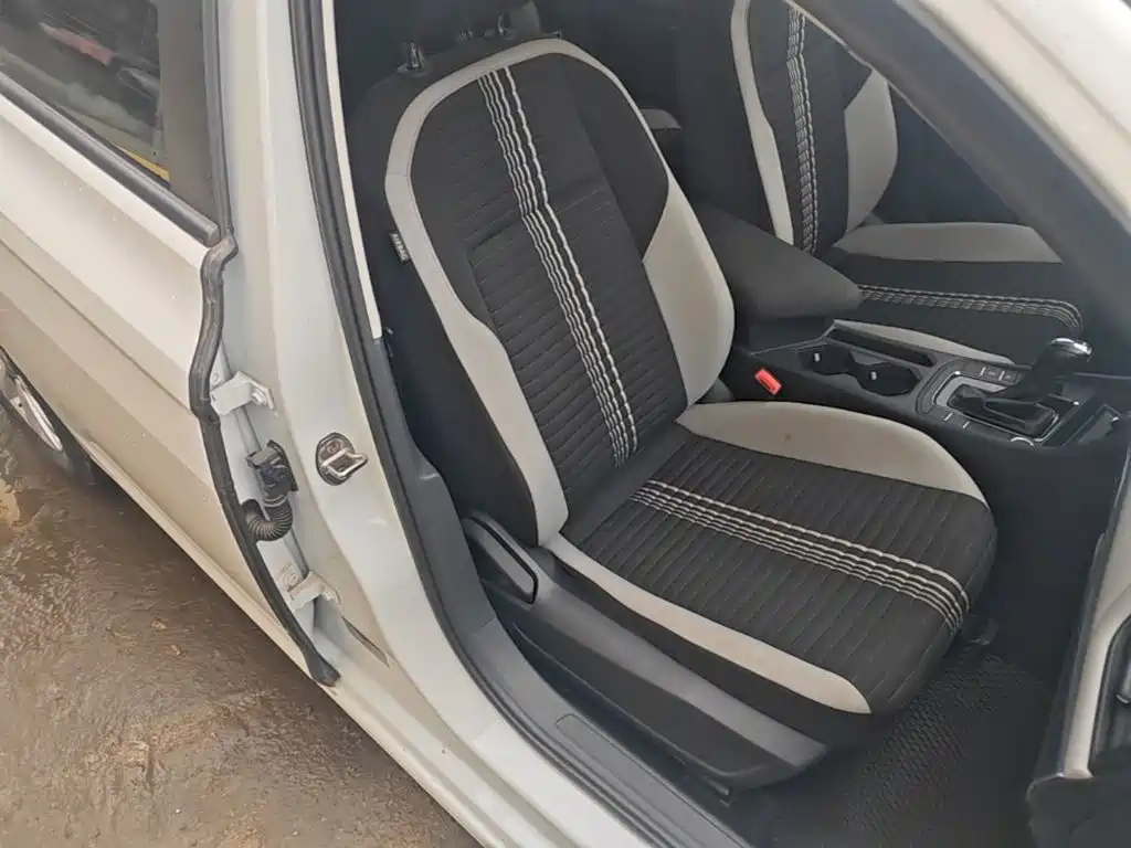 Volkswagen Bora — миниатюра 25