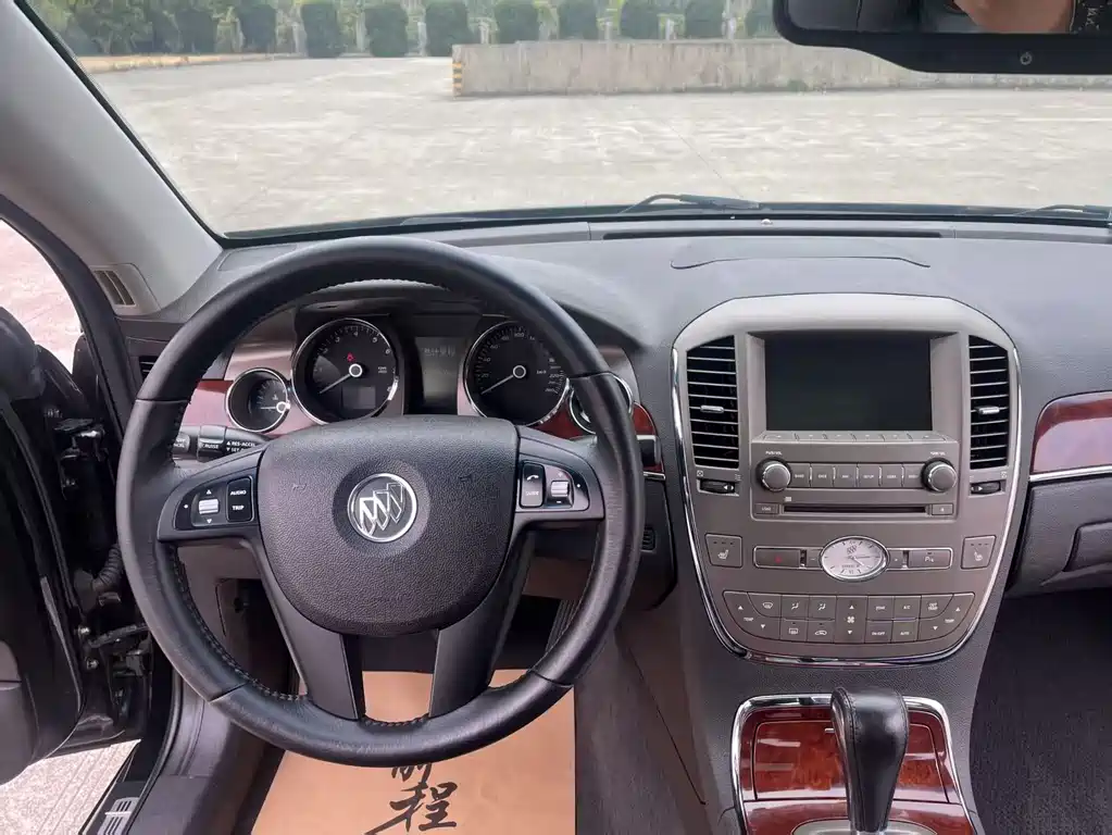 Buick Park Avenue — миниатюра 11