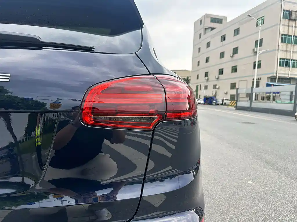 Porsche Cayenne — миниатюра 10