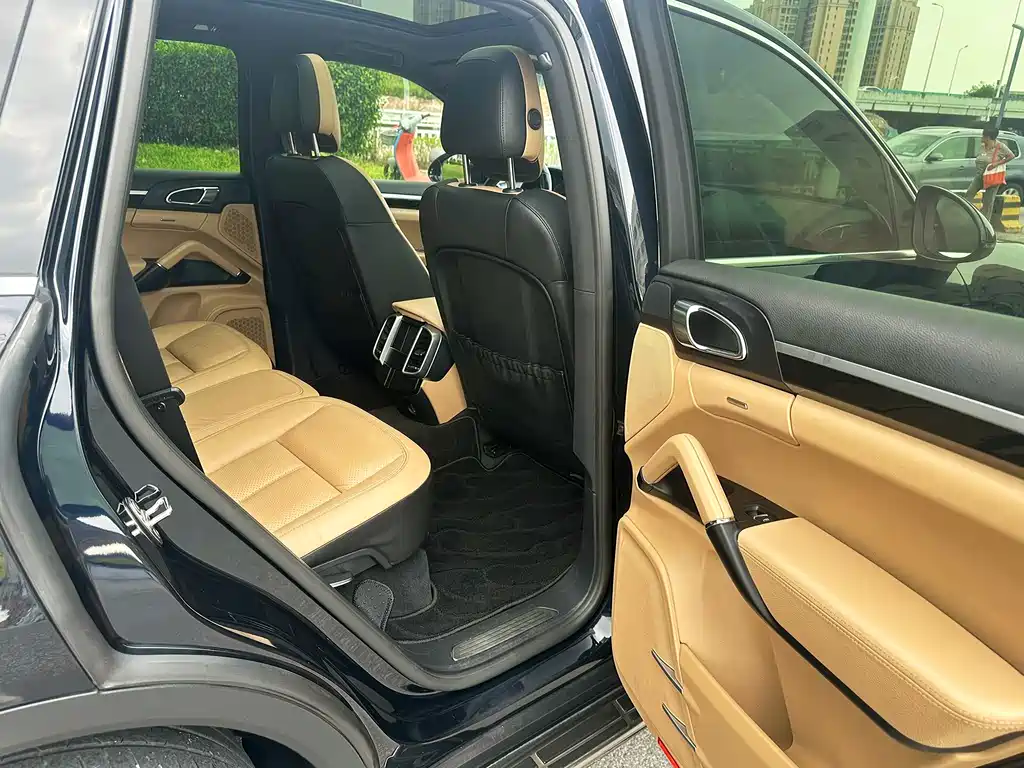 Porsche Cayenne — миниатюра 21