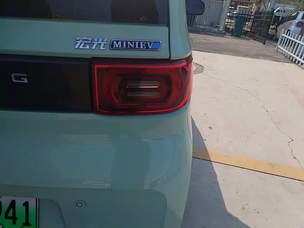 Wuling MINIEV — миниатюра 8