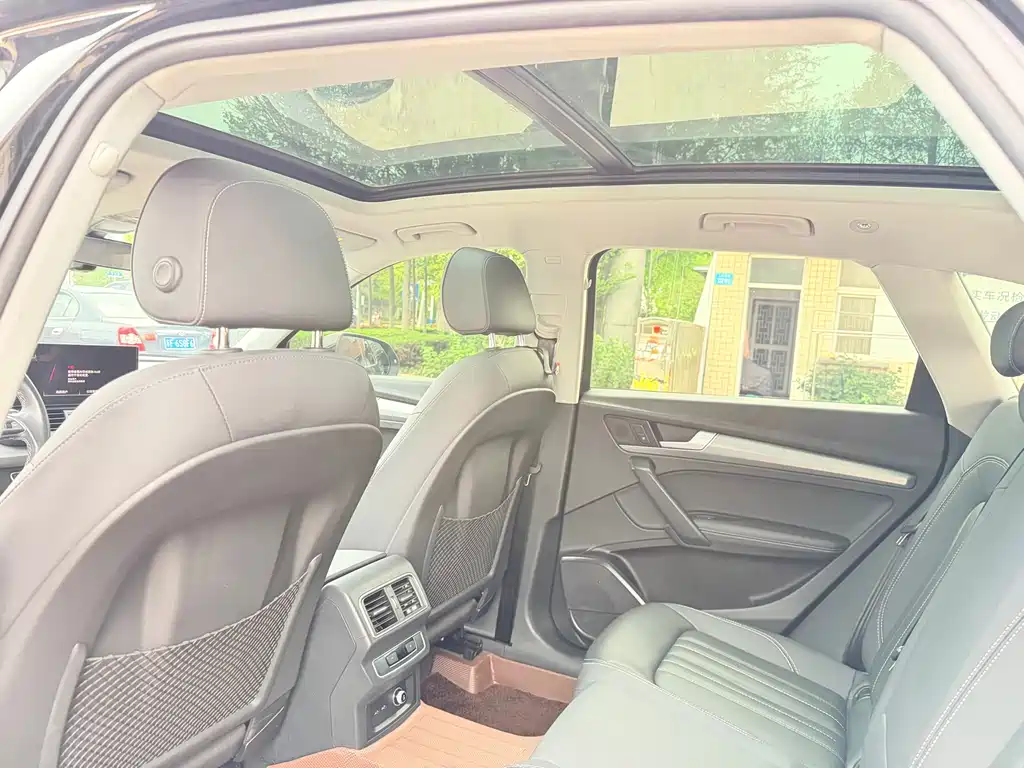 Audi Q5L - фото 13