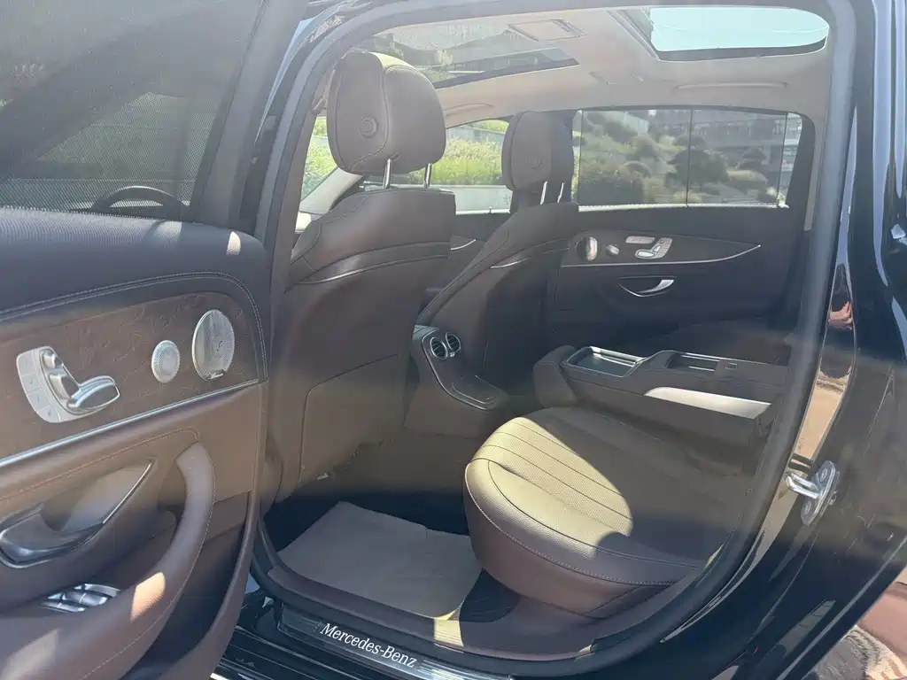 Mercedes-Benz E-Class — миниатюра 8