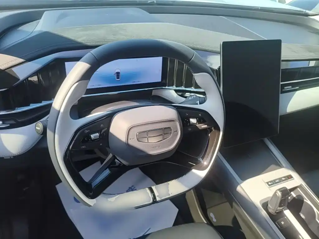 Geely Boyue L — миниатюра 11