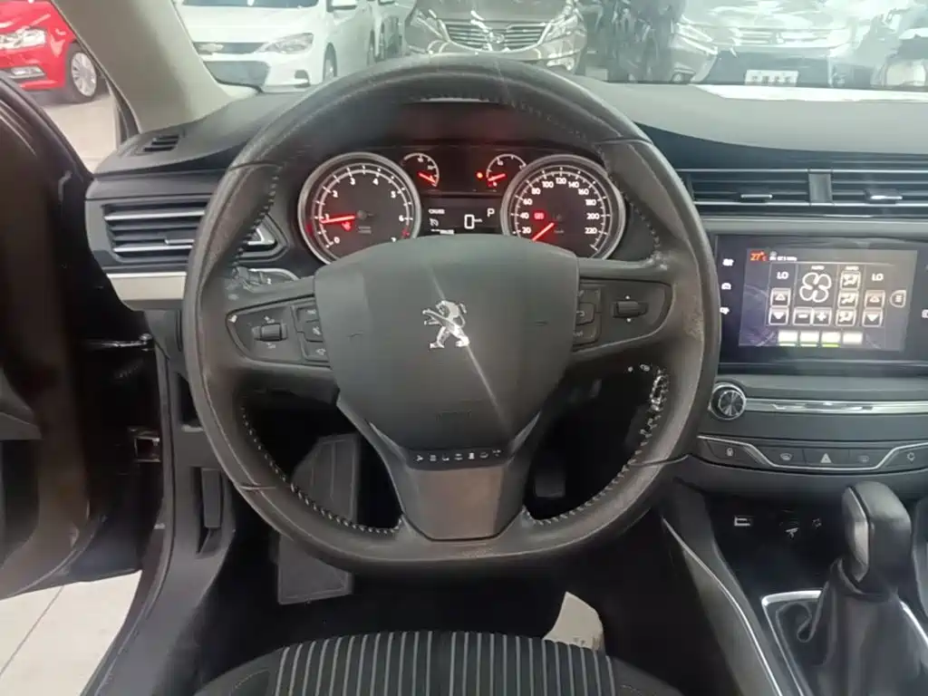 Peugeot 408 — миниатюра 11