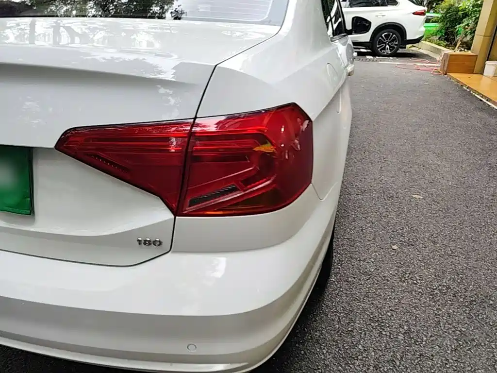 Volkswagen Jetta — миниатюра 8