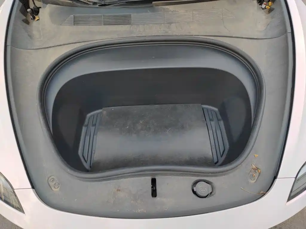 Tesla Model 3 — миниатюра 21