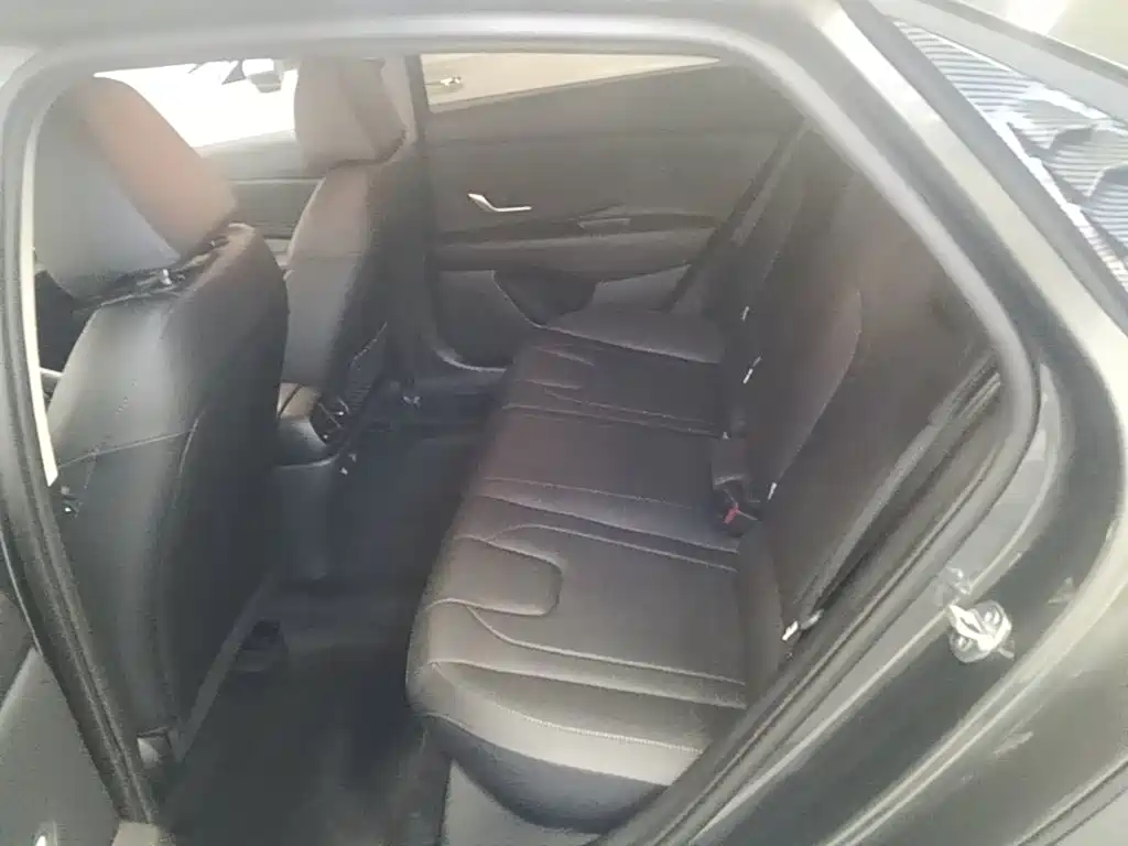 Hyundai Elantra — миниатюра 17