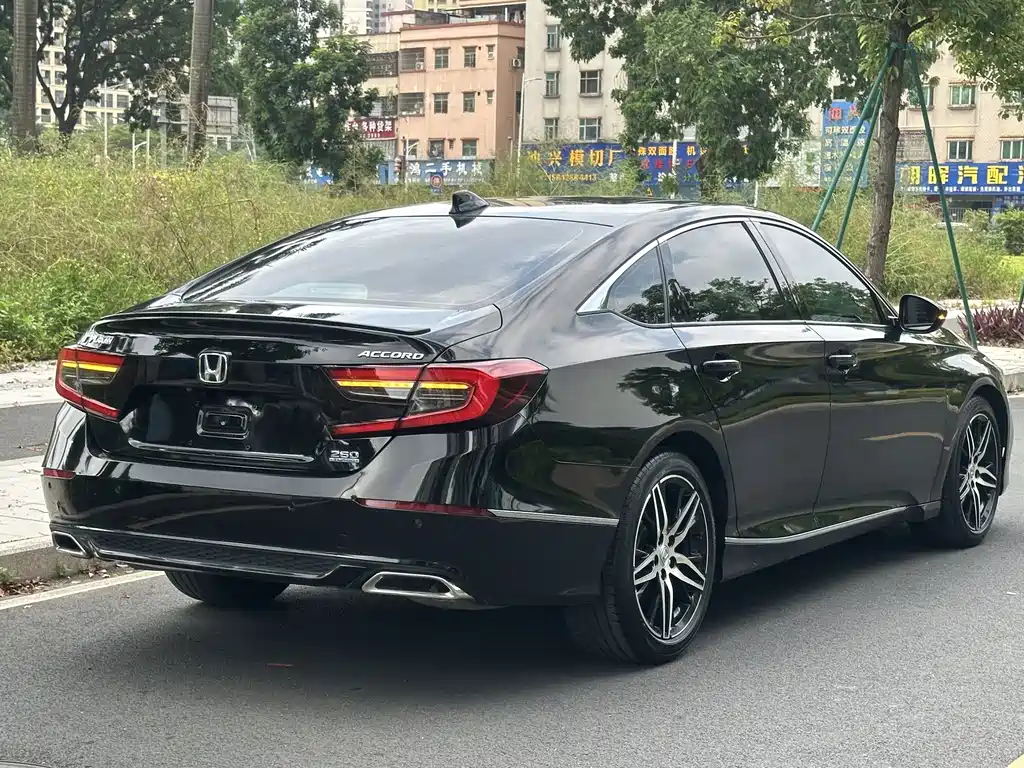 Honda Accord — миниатюра 9