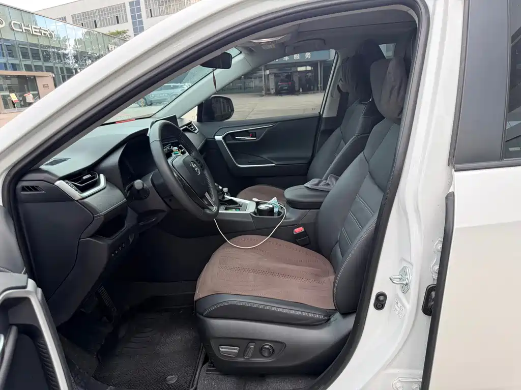 Toyota RAV4 — миниатюра 5