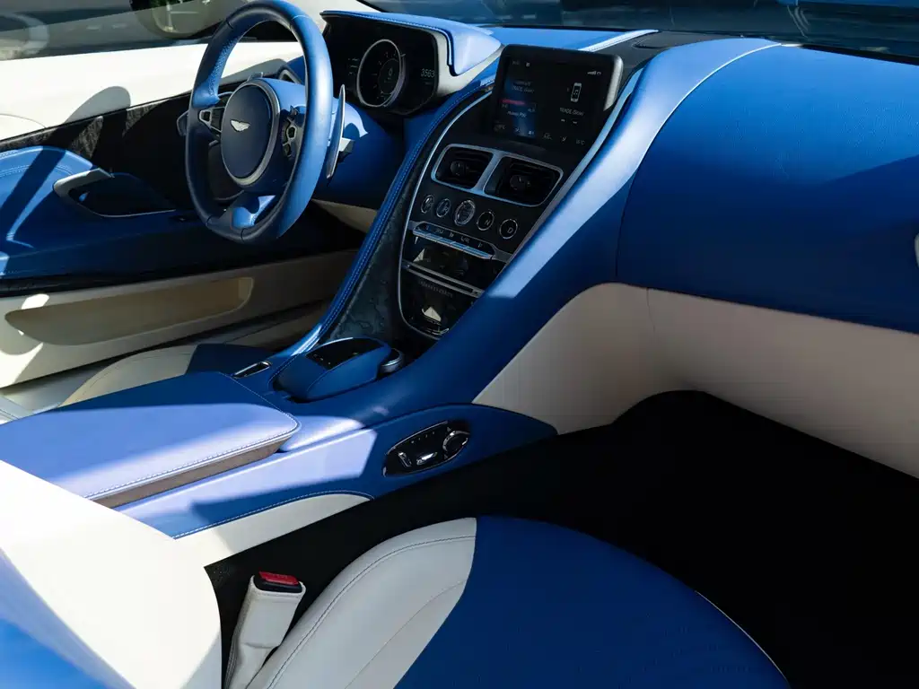 Aston Martin DB11 4.0T V8 Volante, фото 22
