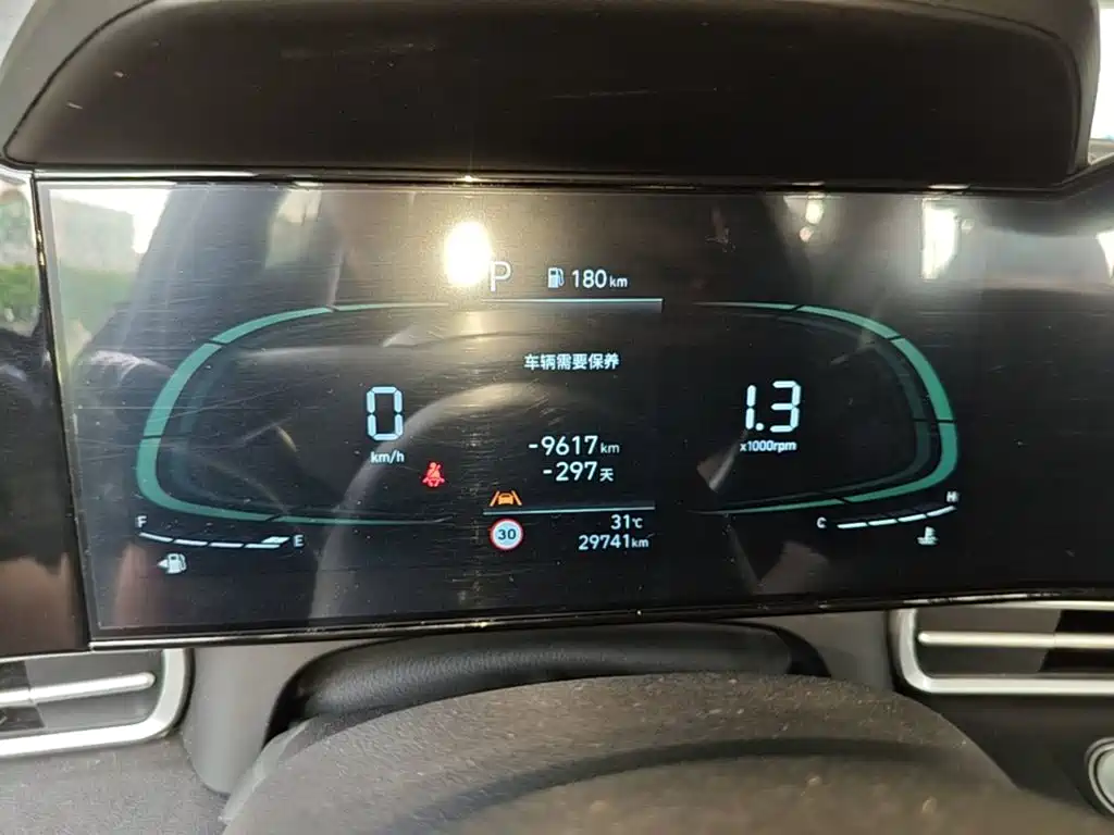 Hyundai Elantra — миниатюра 12