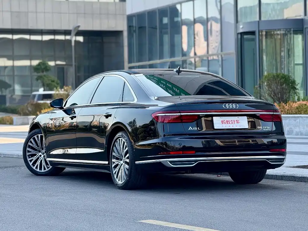 AUDI A8