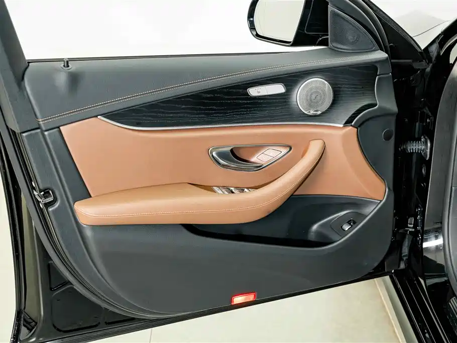 Mercedes-Benz E-Class (Import) — миниатюра 16