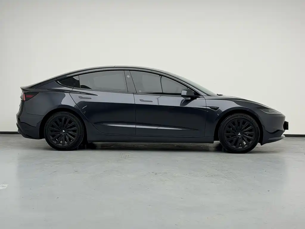 Tesla Model 3 — миниатюра 18