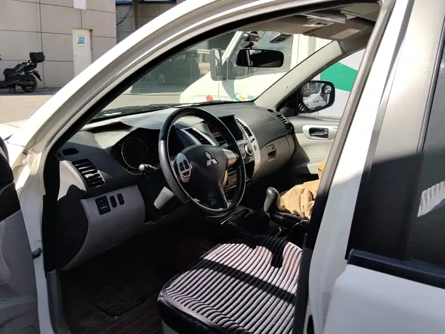 Mitsubishi Pajero Sport — миниатюра 8