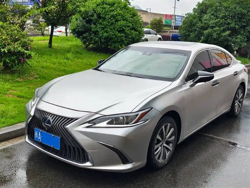 Lexus ES 2020 300h Excellence Edition