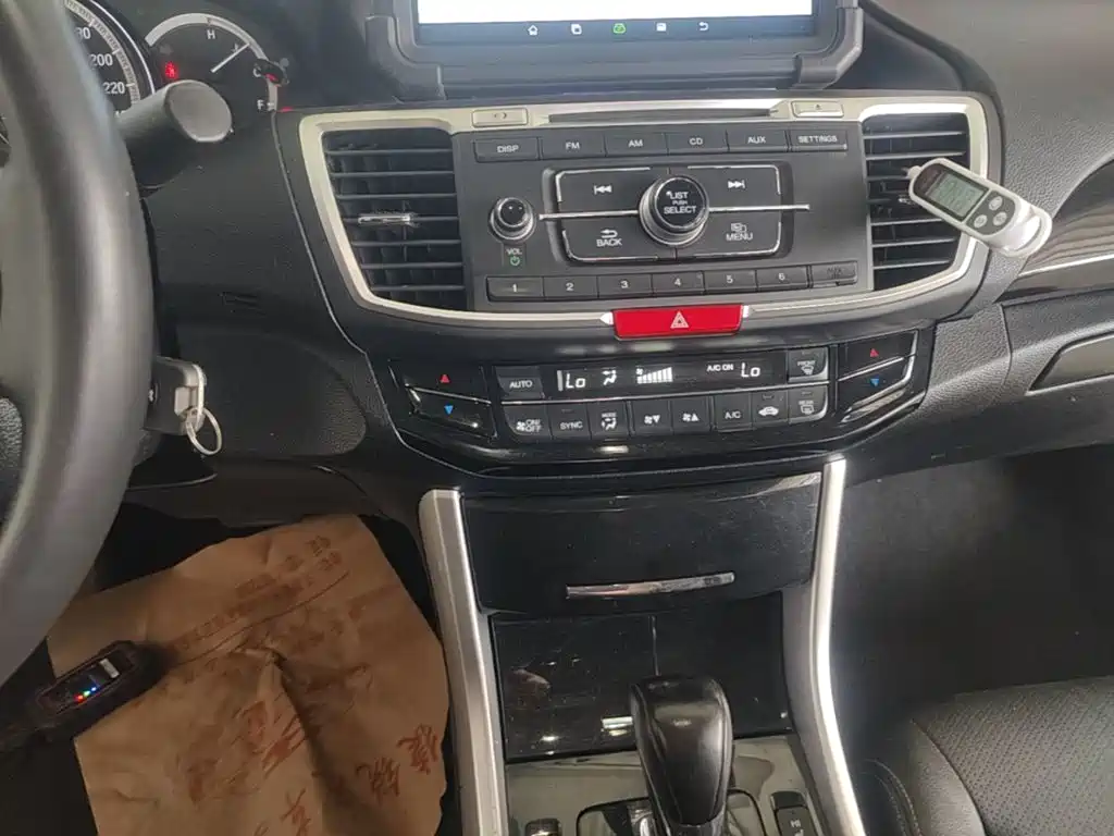Honda Accord — миниатюра 13