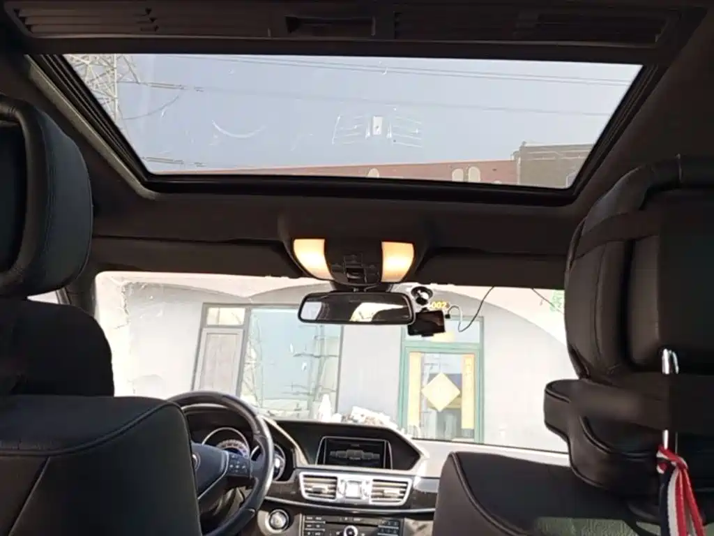 Mercedes-Benz E-Class — миниатюра 18