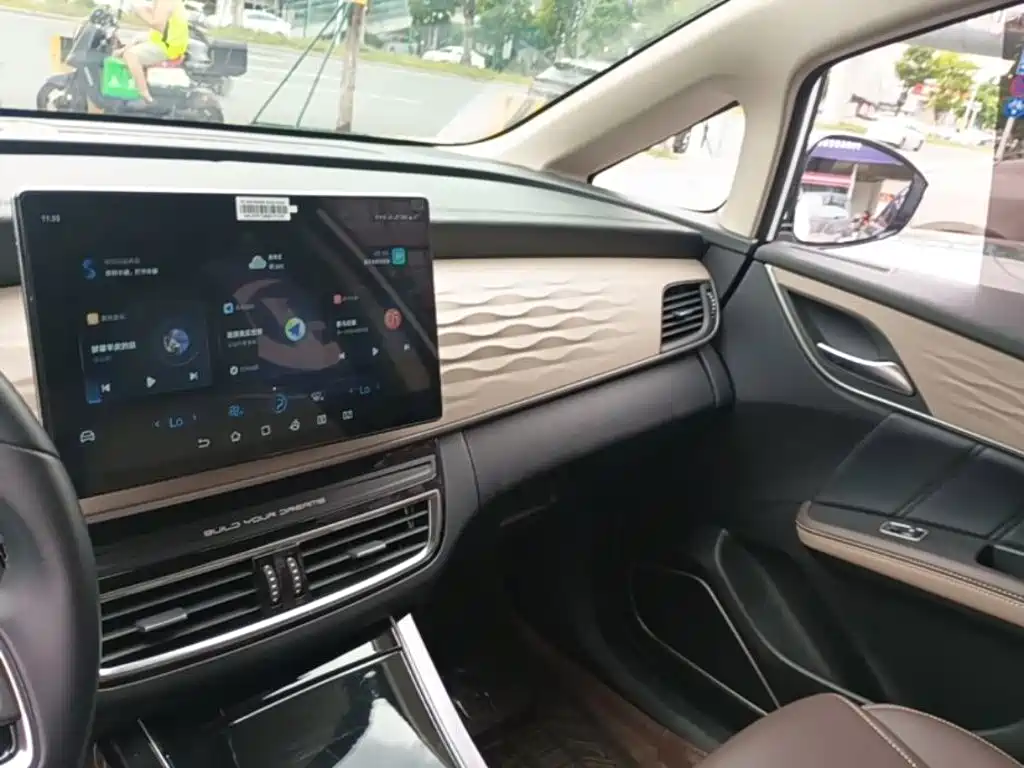 BYD MAX New Energy — миниатюра 10