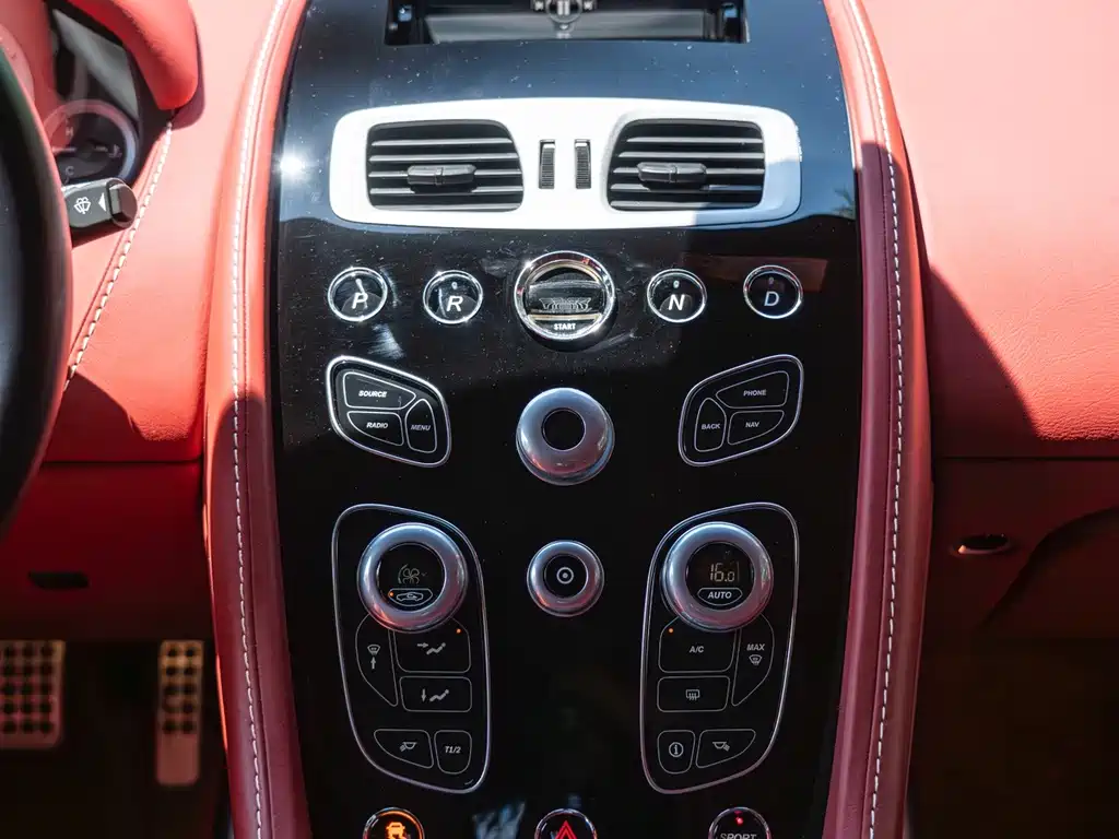 Aston Martin Rapide — миниатюра 20