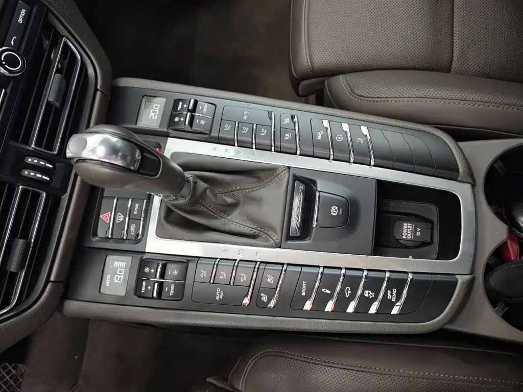 Porsche Macan — миниатюра 6