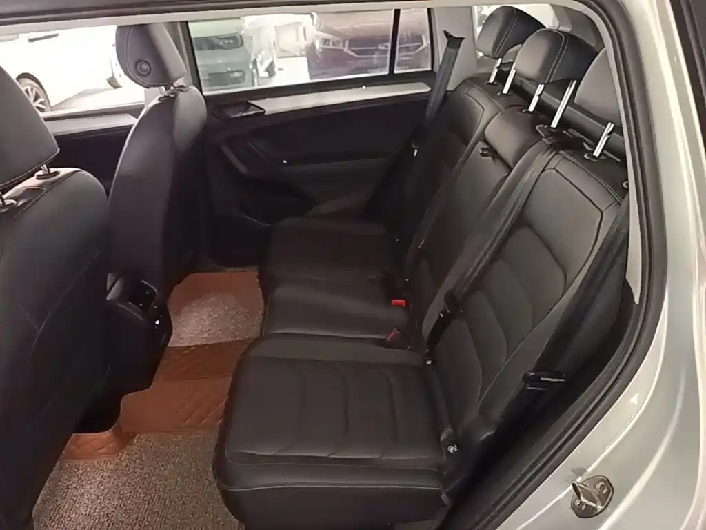 Volkswagen Tiguan L — миниатюра 17