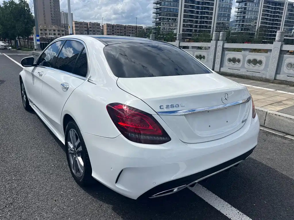 Mercedes-Benz C-Class — миниатюра 6
