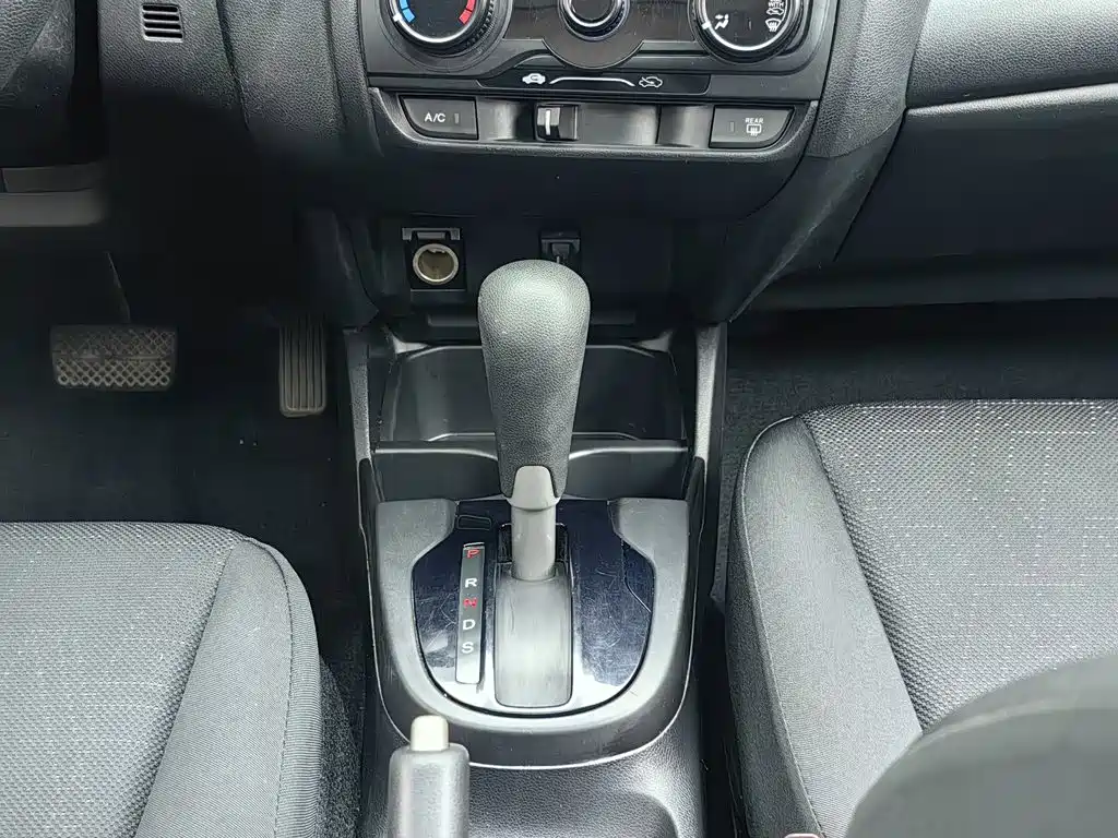 Honda Fit — миниатюра 13
