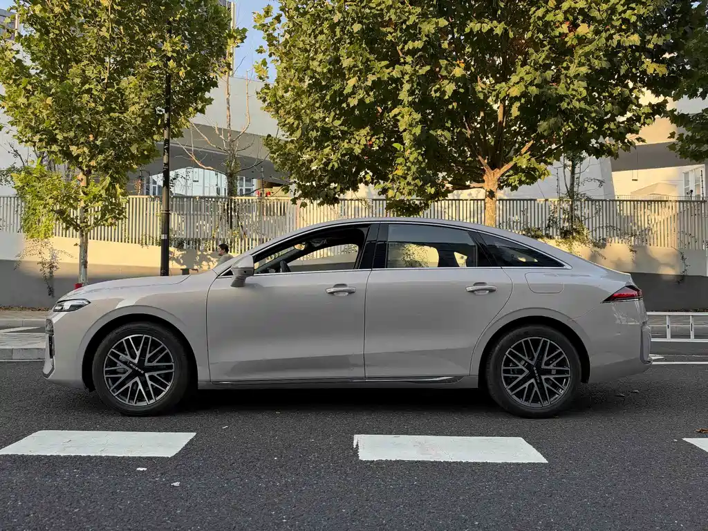 Roewe M7 DMH — миниатюра 4