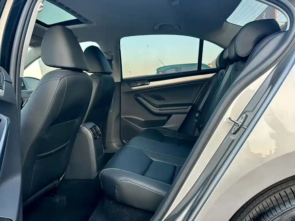 Volkswagen Sagitar — миниатюра 6