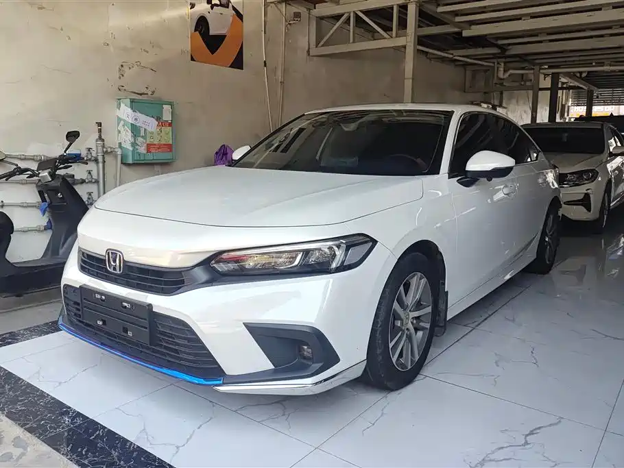 Honda Civic 2023 240TURBO CVT Dynamic Momentum Edition