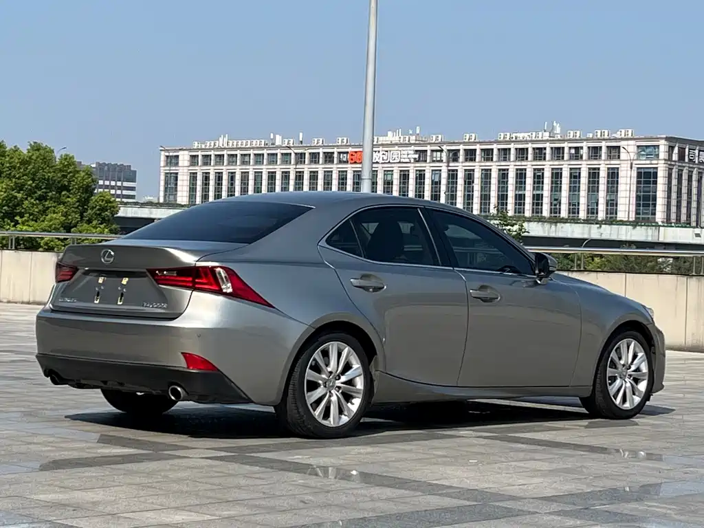 Lexus IS — миниатюра 4