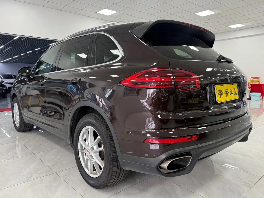 Porsche Cayenne — миниатюра 5