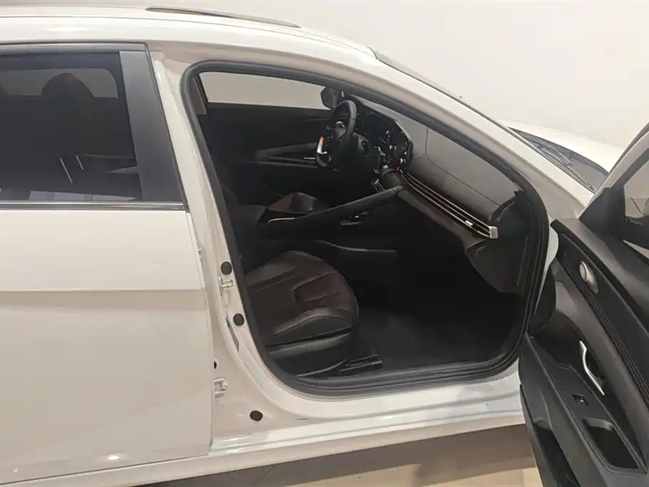 Hyundai Elantra - фото 8