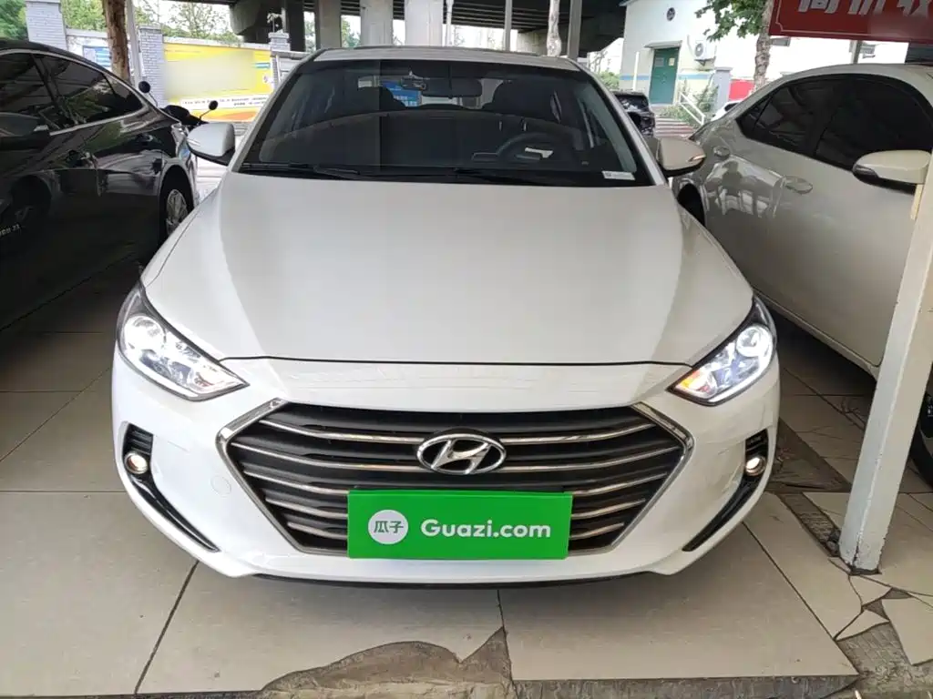 Hyundai Elantra — миниатюра 3