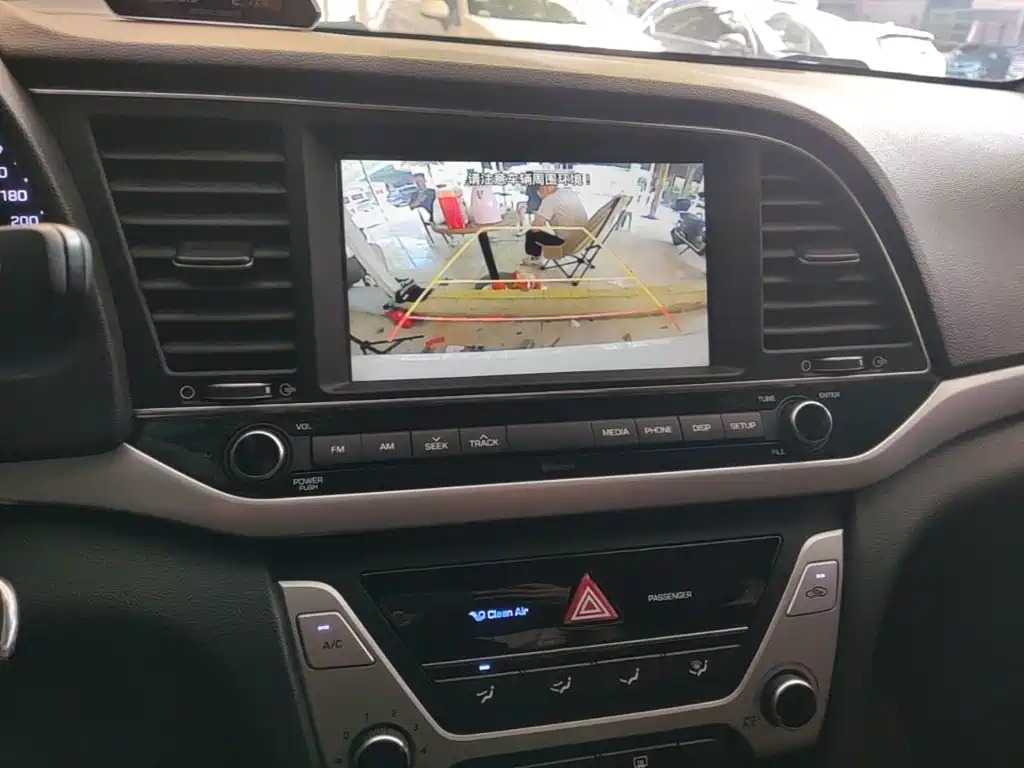 Hyundai Elantra — миниатюра 13
