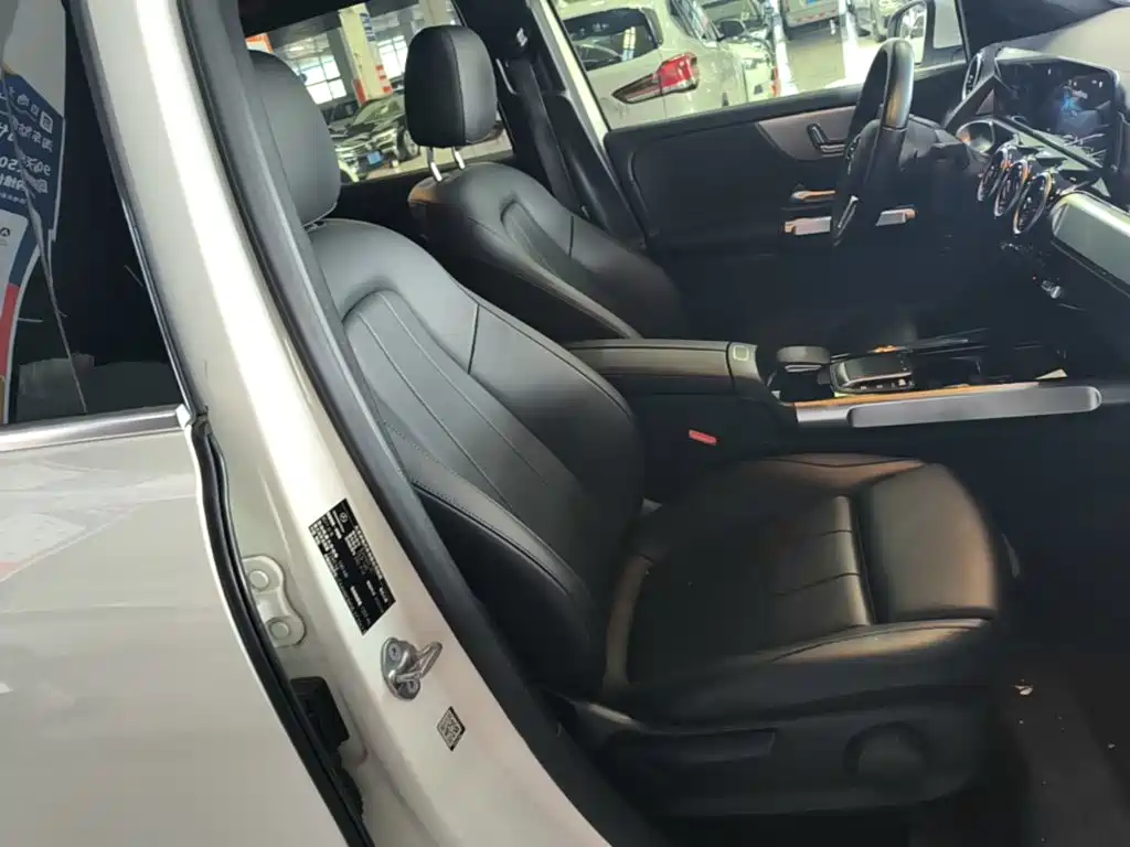 Mercedes-Benz GLB — миниатюра 25