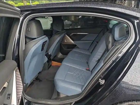 BMW i5 — миниатюра 10