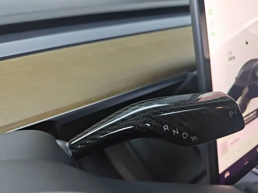 Tesla Model Y — миниатюра 14
