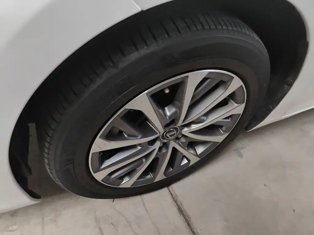 Lexus ES — миниатюра 23