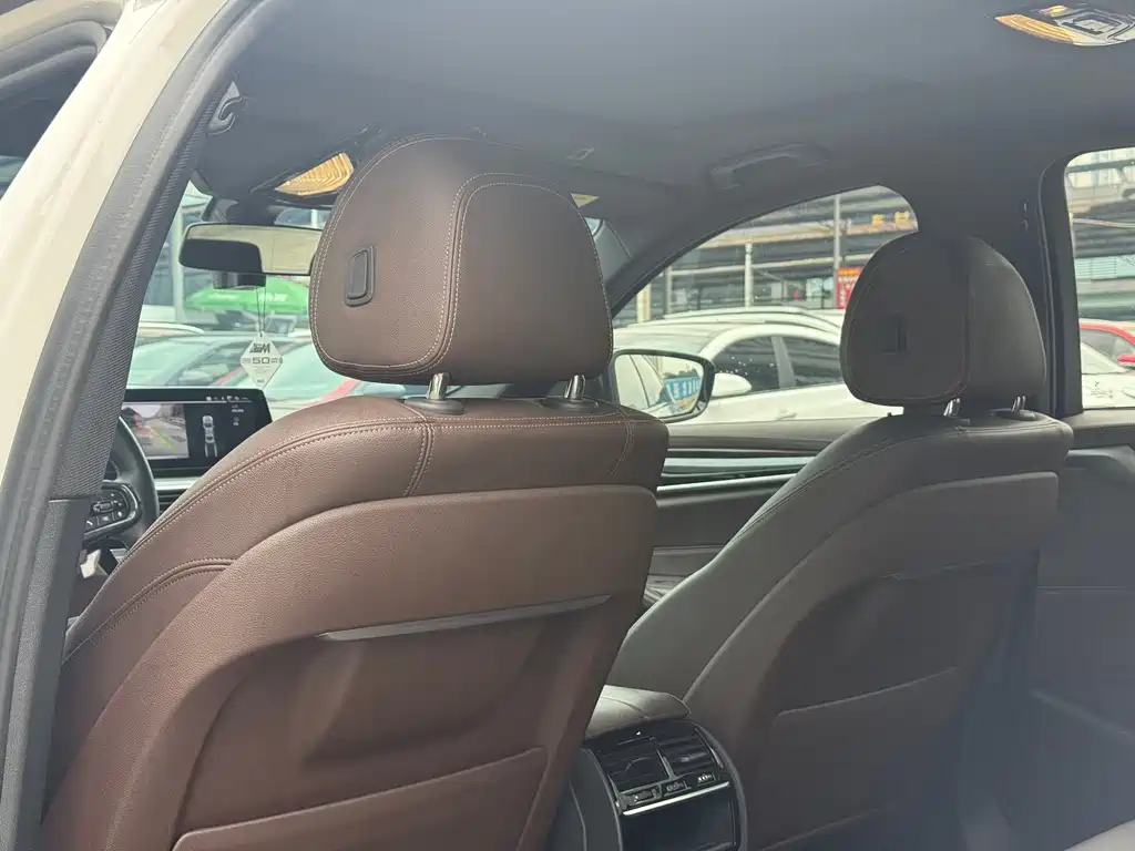 BMW 5 Series — миниатюра 15