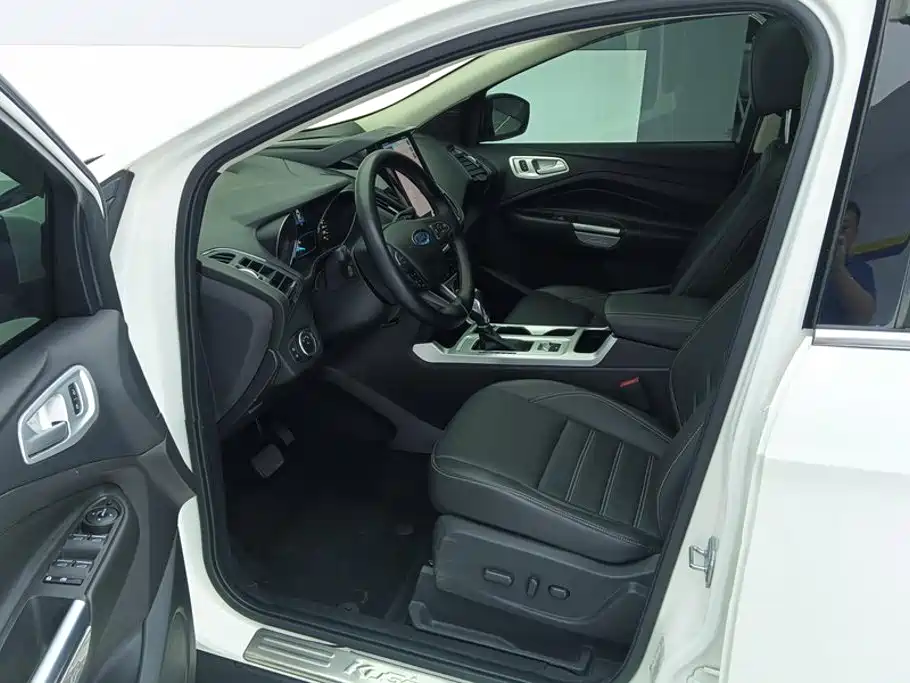 Ford Kuga — миниатюра 9