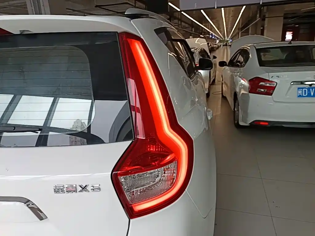 Geely Vision X6 — миниатюра 8