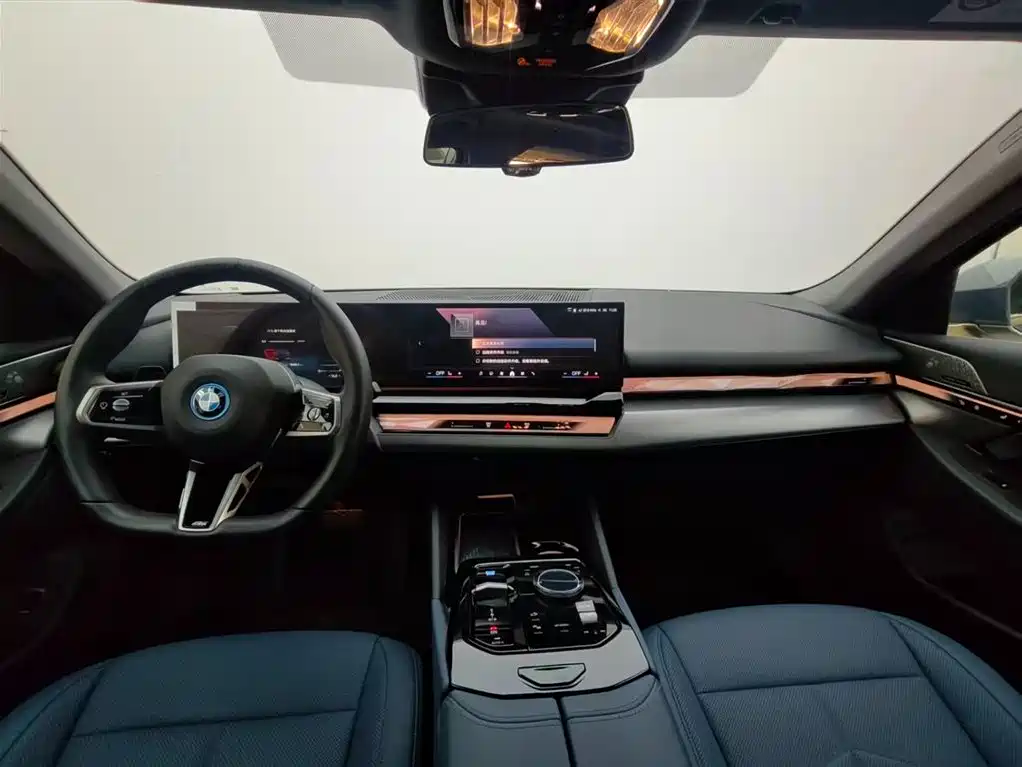BMW i5 — миниатюра 7