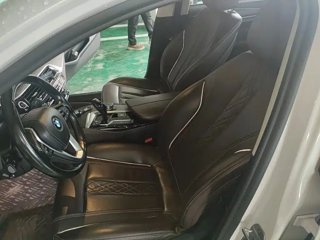 BMW 5 Series — миниатюра 8