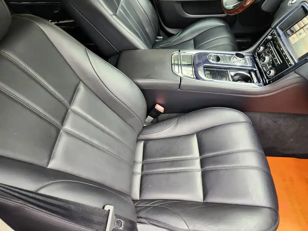 Jaguar XJ — миниатюра 16