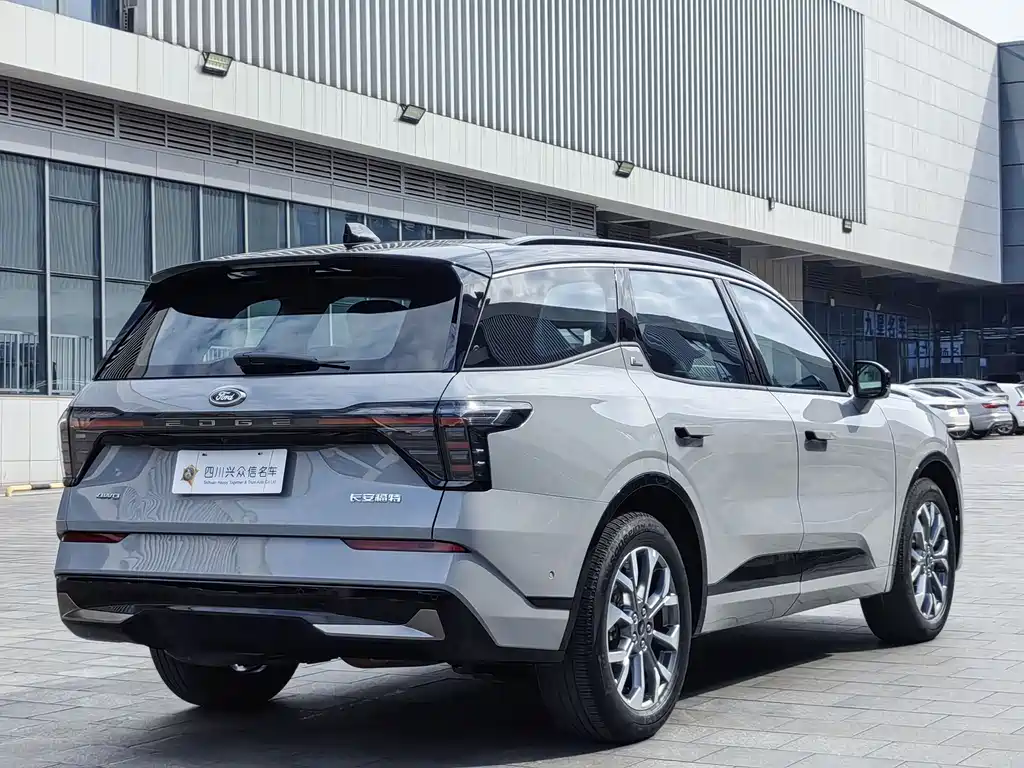 Ford Edge 2023 L 2.0T EcoBoost мест