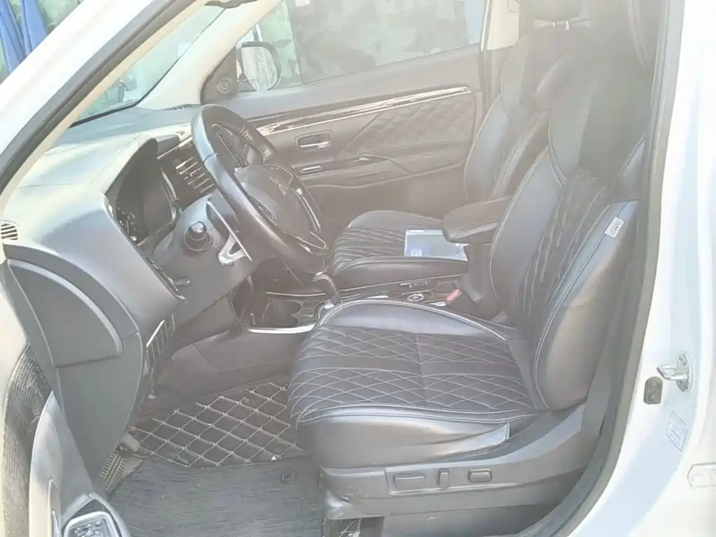 Mitsubishi Outlander — миниатюра 15